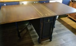 Kinyitható étkezőasztal felújítva , régi asztal, összecsukható étkező asztal, fiókos