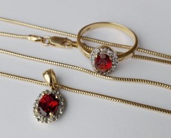Páratlan arany ékszer szett nyaklánc gyűrű és medál gyémánt + gránát