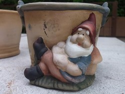 Dwarf pot-pot decorative design