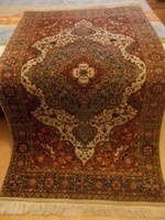 Szép selymes fényű kézi csomózású vastag keleti gyapjú Perzsa szőnyeg