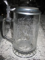 Bajor  sörös krigli  ,üveg ,  vadász jelenettel   10 x 16  cm ,  óntetővel 