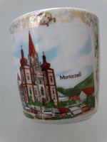 Porcelán emlékcsésze Mariazellből irizáló zománccal