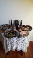 Több régi, népi kerámia fali tányér, gyertyatartó, korsó, váza, együtt 2000 Ft