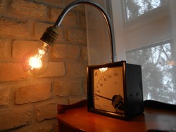 Vintage ipari industrial stílusú asztali lámpa íróasztal lámpa ampermérőből Edison izzóval