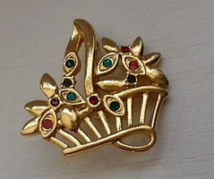 SZÉP ÁLLAPOTÚ  ARANYOZOTT  VIRÁGOS KOSÁRKA FORMÁJÚ  BROSS KITŰZŐ 