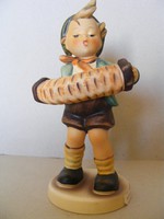 Hummel Harmónikás Fiú - Accordion Boy #185 13,5cm TMK5 
