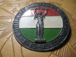 Badge: revolutionary youth days 1945-1978, copper-enamel, 5 cm
