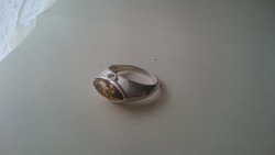 Ezüst gyűrű borostyánnal diszitve 925.    17 mm 