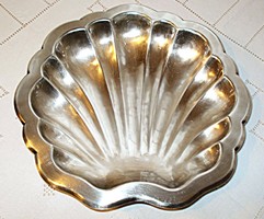 Kagyló alakú ezüstözött alpakka gyümölcs, sütemény kínáló tál (átm.= 24 cm)