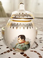 NAPOLEON arcképével díszített Francia porcelán só-, bors- és mustártartó 