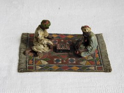 Bécsi bronz szőnyegen játszó arabokkal Wiener Bronze Austria Araber teppichgruppe