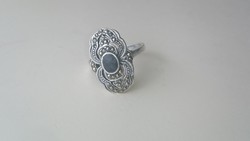 Ezüst gyűrű markazitokkal és matt fekete onix kővel díszítve