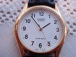 Casio gold-plated men's watch. With a clearly visible dial.