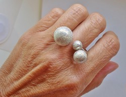 Különleges nagy gömbös ezüstgyűrű