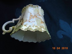 R.S.PRUSSIA Csipkézett,dombormintás,eozinmázas,dombor aranyvirágos hatszögletű csésze alátéttel