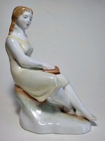 Régi Zsolnay ülő lány könyvvel , jelzett pajzspecsétes szobor 