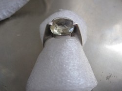 Ezüst gyűrű ásvánnyal