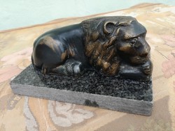 Trianon bronz oroszlán.