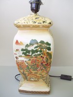 Antik dúsan aranyozott váza alakú japán porcelán lámpa,gyönyörű párbaj jelenettel