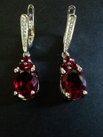 Különleges szép  ezüst fülbevaló rubin drágakő berakással