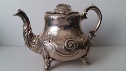 Gyönyörű antik ezüst teáskanna. London 1873-1874.  530 gr.