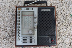 Meridian 211 tranzisztoros rádió