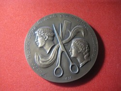 A római frizura művészete / nemzreközi fodrász verseny díja , szép állapot 68x 5 mm