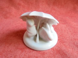 Jelzetlen fehér hollóházi porcelán esernyős nyuszi figura