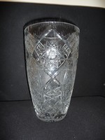 Teljes felületén dúsan metszett ólom kristály váza (24,5 cm)