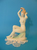 Aquincumi porcelán fésülködő női akt pici sérüléssel