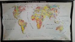 Két darab nagyméretű fali-vászon térkép, 1974-1976 . Föld,+világtérkép.