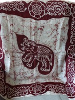 Selyemkendő Indiából batikolt elefánt és virág mintával, 90 x 90 cm