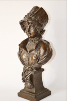 Bronz szobor hölgy főkötőben 35 cm 