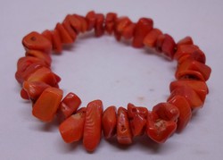 Szép régi természetes narancs szín korall karkötő