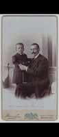 Keményhátú fotó - Apa és fia - Mai és társa, 1901