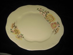 Zsolnay  tányér , kidomborodó mintával   , kézi festés  26,2 cm