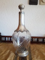 Gyönyörű ezüst-üveg palack