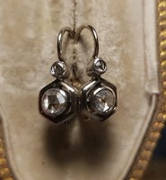 Antik arany button gyémánt fülbevaló patent zárral, geometrikus keretben ca.0,45ct