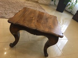 Barokk kis asztalka
