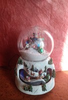 Zenélő hógömbös körbeforgó hófújós karácsonyi dekoráció