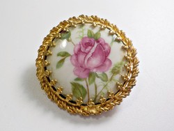 Aranyozott rózsás porcelán betétes bross, kitűző