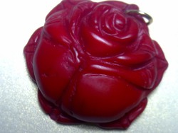 Gyönyörű régi nagy, valódi vörös korall rózsa medál tömör, kézzel faragott  