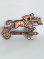 Vörösréz lovas,zsokés kulcs alakú kulcstartó,kisfogas