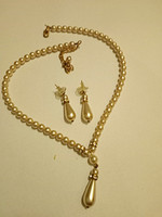 Pearl necklace and earring set 158.