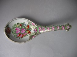 Famille Rose porcelán díszkanál (21 cm)