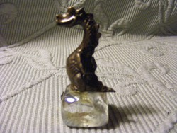 mini fém sárkány figura üveg talpon