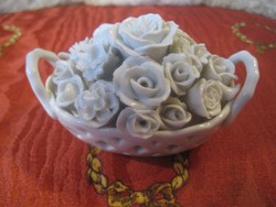 Herend flower basket, in white, with two barely noticeable petal defects 9 x 5 cm