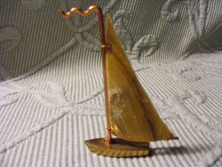 Mini réz vitorlás hajó kagyló vitorlával