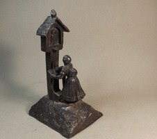 Antik fém szobor vándor a keresztnél 20 cm 