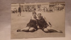Balatonalmádi 1926 strandoló hölgyek képeslap fotó